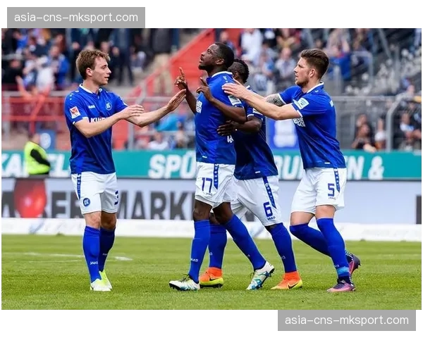 从德乙到德甲主力:柏林联后卫的成长之路与防守哲学 从德乙到德甲主力:柏林联后卫的成长之路与防守哲学