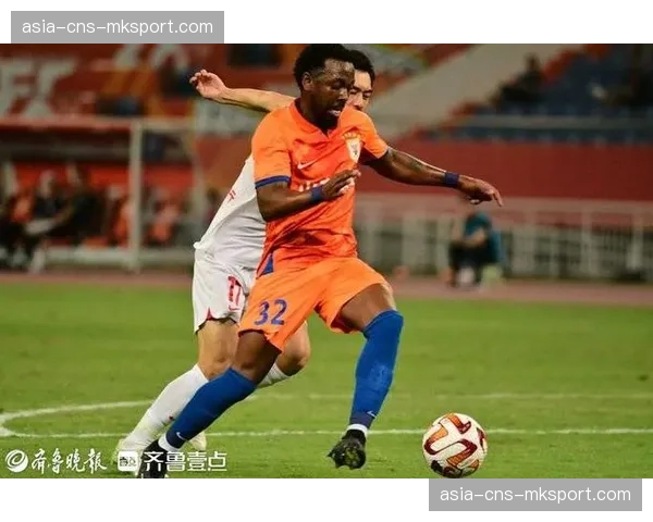 花絮:泰山vs亚泰赛后,两队球迷场外友好互动 花絮:泰山vs亚泰赛后,两队球迷场外友好互动