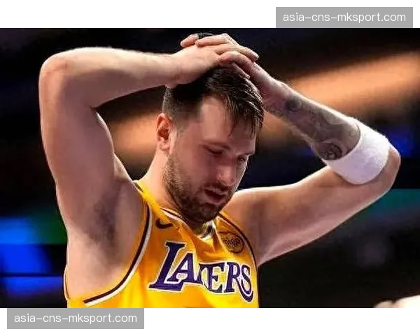 詹姆斯谈湖人伤病：必须秉持下一个人站出来的心态，但无人能替代东契奇